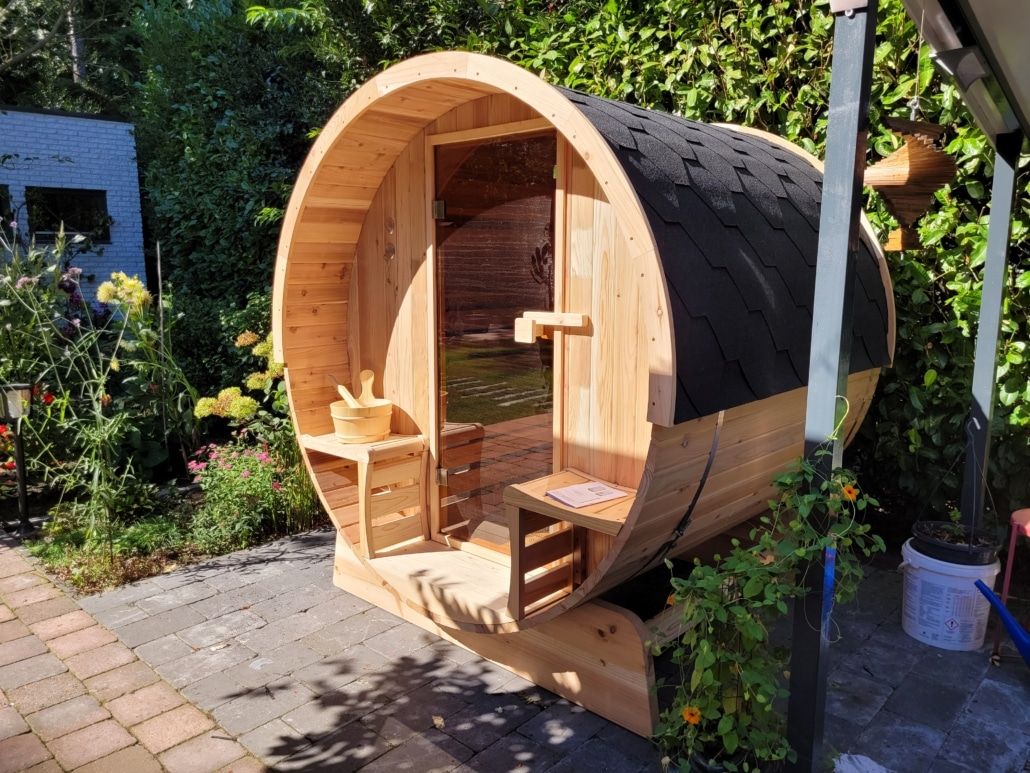 Novum Barrelsauna TR210 (half glas achterwand) - Vierpersoons sauna - 210 cm lengte - Rustic Red Cedar