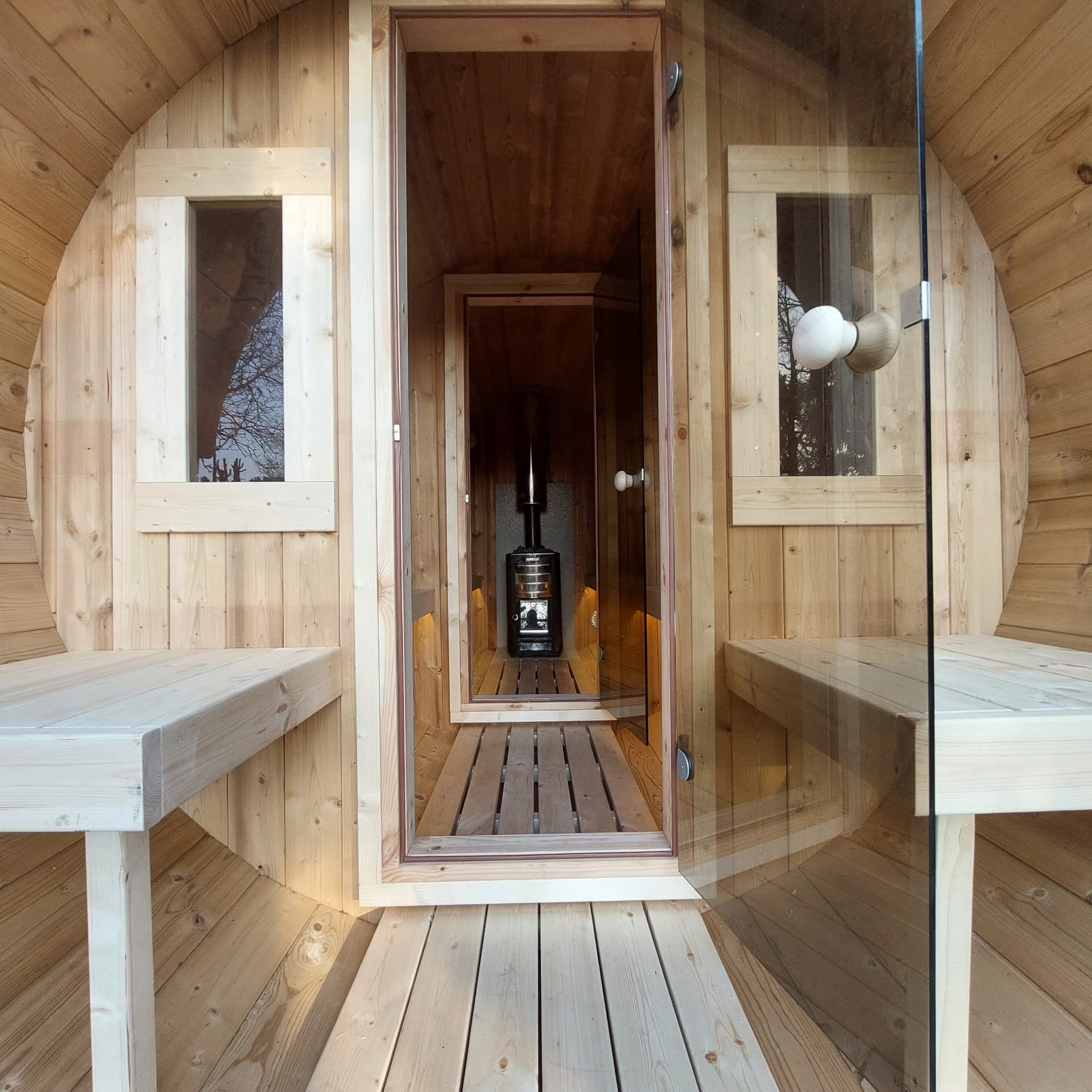 Jaro & Jolie barrelsauna  400 cm (elektrische kachel en halfglas achterwand) - Thermowood - inclusief dakshingles en elzen vloer