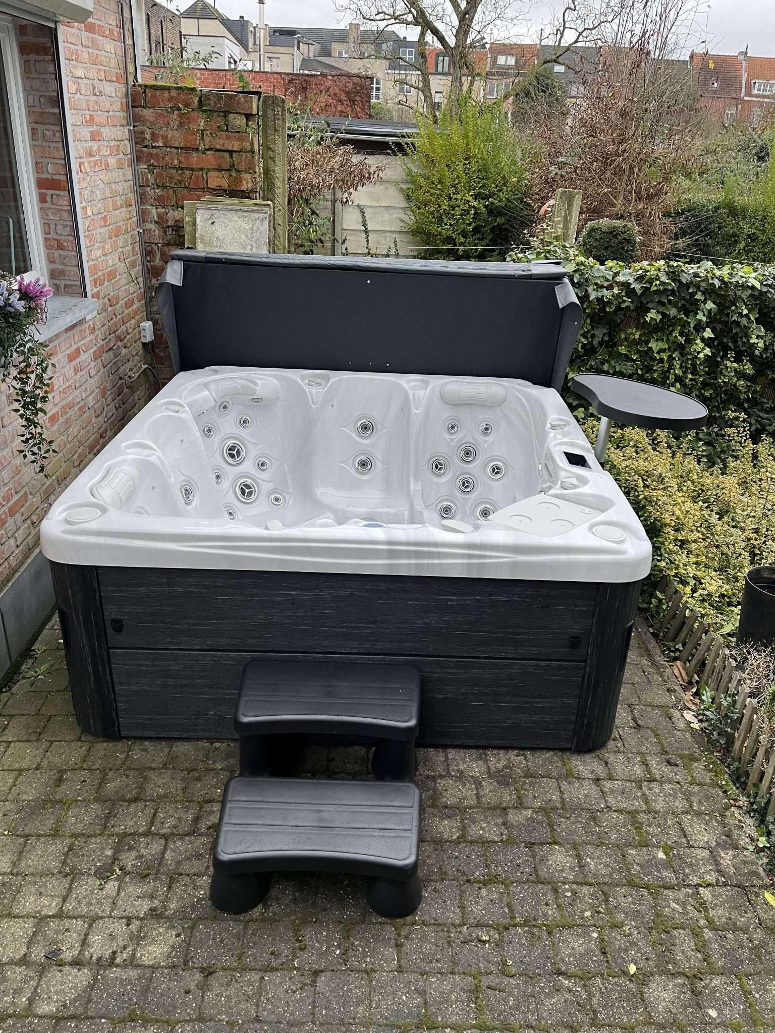 Novum Oasis spa 6 black - 6 persoons Novum Oasis spa 6 black - 6 persoons