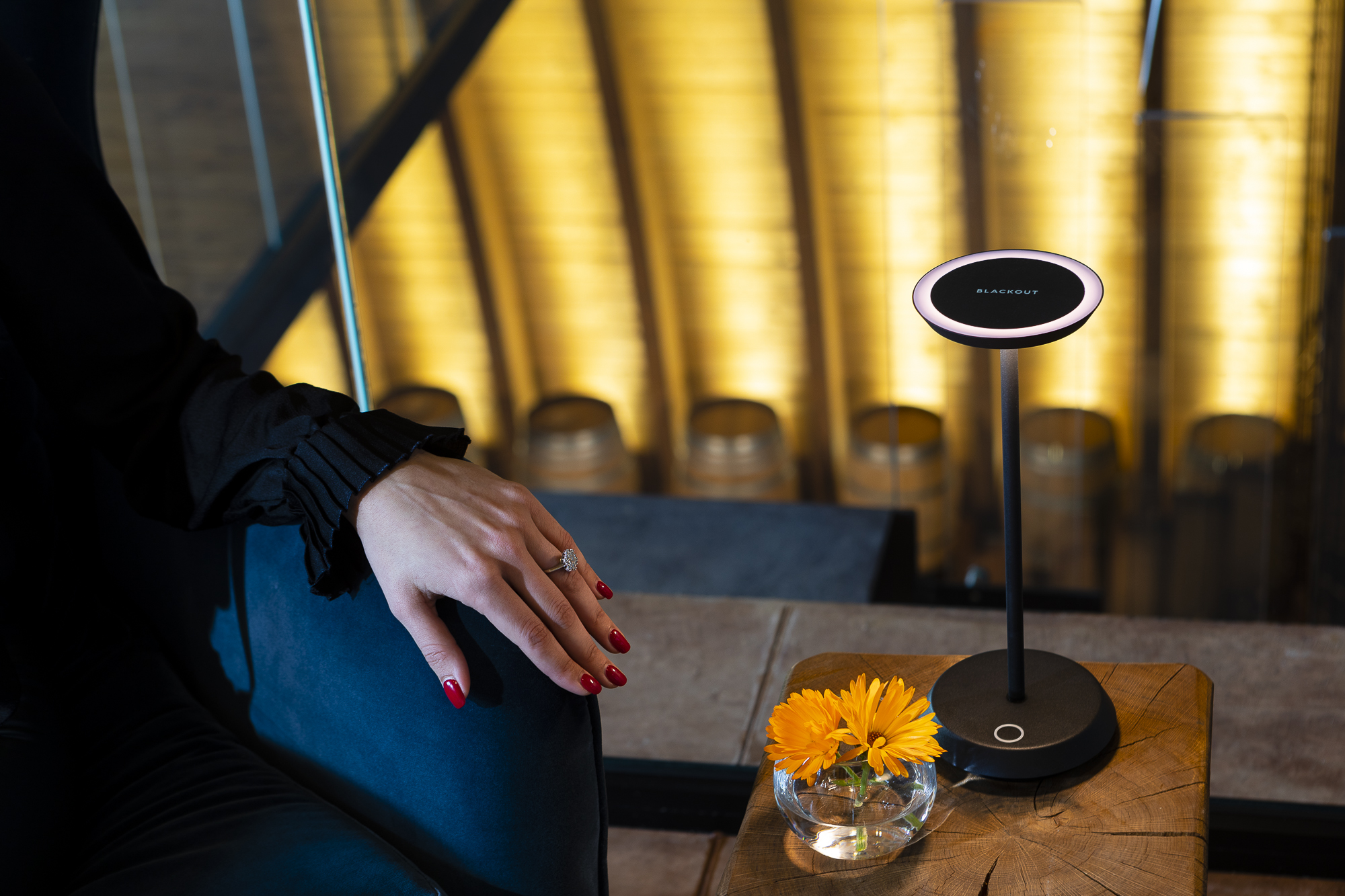 Blackout FLAAT oplaadbare tafellamp - Zwart - Geschikt voor buiten - Design lamp - Draadloos en dimbaar - 5000 mAh - Zeer geschikt voor op tafel Blackout FLAAT oplaadbare tafellamp - Zwart - Geschikt voor buiten - Design lamp - Draadloos en dimbaar - 5000 mAh - Zeer geschikt voor op tafel
